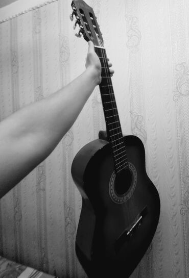 gitara simleri: Istifadə etmirəm qalıb evdə onun üçün satıram Klassik akustik gitara