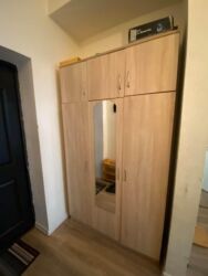 шкаф антресоль: Qarderob, paltar dolabı