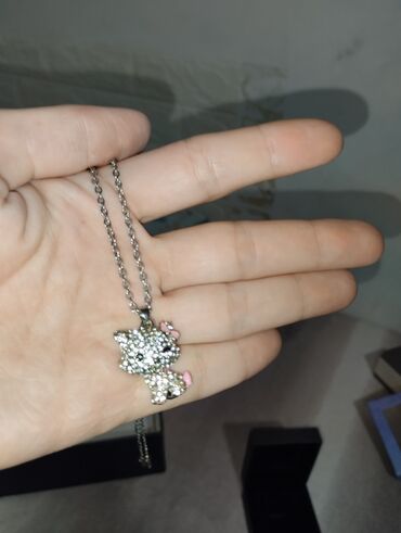 srebrni kais za haljine: Swarovski ogrlica pricezak maca sa roze detaljima preslatka