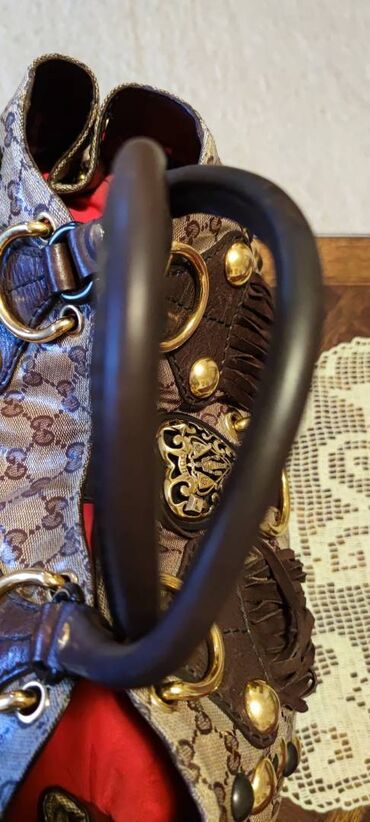 Torbe: Gucci. Fantastična.

Bez ikakvih nedostataka.
45cm x 28cm x 10cm — 14