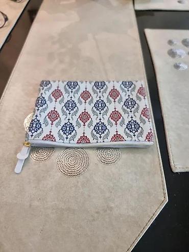 Kompleti: 1.LOOKAT TORBA, DIVNA, 2. COLLISTAR TASNICA I 2 NESESERA | 1 — 18