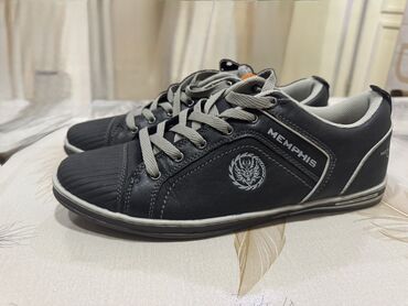 Босоножки, сандалии, шлепанцы: Yeni Memphis sneakerlerdi, Almaniyadan alinib, hec