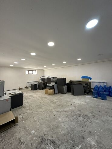 Долгосрочная аренда домов: 420 м², 7 комнат, Балкон застеклен, Забор, огорожен, Парковка — 27