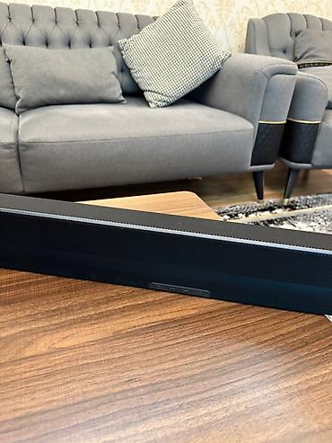 Audio: Samsung soundbar + subwoofer audio sistemi Xüsusiyyətlər: - 2.1 kanal — 2