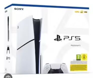 PS5 (Sony PlayStation 5): Sony PlayStation 5 (PS5) oyun konsolu. Ağ rəngdə olan bu konsol