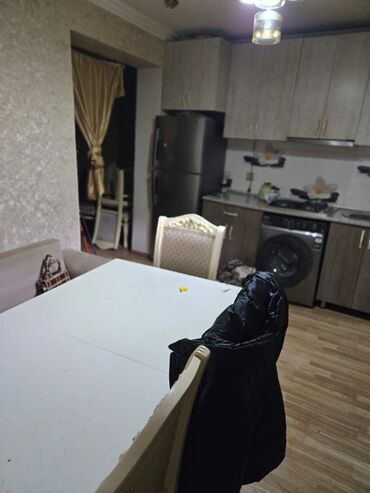 new house əmlak şirkəti: Tecili insacilar metrosu ag ciceyimin yaxinliqinda 2 otaqli adelni