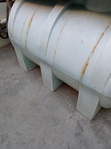 Baklar və çənlər: Bak, Plastik, 1500 l l