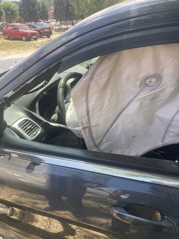 Jeep: Jeep Grand Cherokee – yaş asfalt rəngli, tam ölçülü SUV — 13