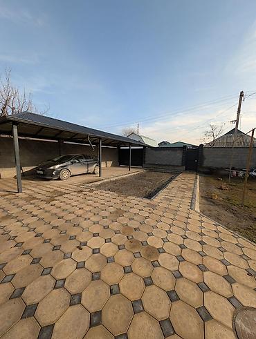 Продажа коттеджей и домов: 🏡 Продаётся просторный дом в районе Ак-Орго (Бишкек) 📍 ул. Б — 12