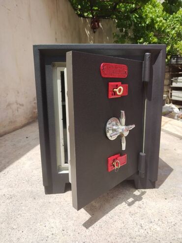kassa stol: Çox əla vəziyyətdədir təzə kimidir 50x40x38 
çəkisi 90kq