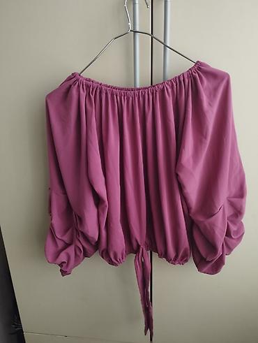 Digər qadın geyimləri: Bənövşəyi rəngdə, off-shoulder (açıq çiyin) qadın bluzası — 1