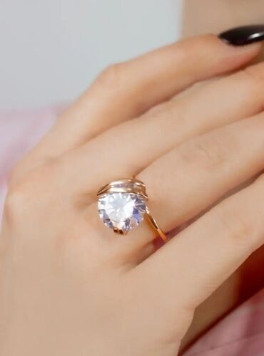 Наборы украшений: Позолоченный ювелирный комплект кольцо и серьги с фианитом. Комплект — 4