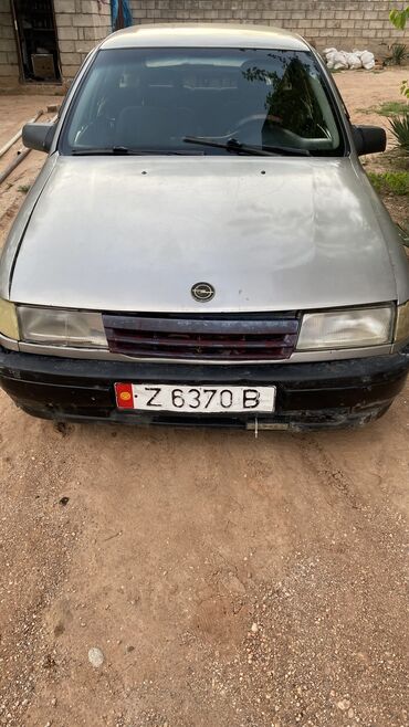 Opel: Opel Vectra: 1992 г., 1.6 л, Механика, Бензин, Хэтчбэк