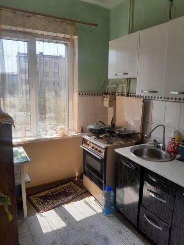 в г ош: 4 комнаты, 81 м², 105 серия, 3 этаж, Старый ремонт