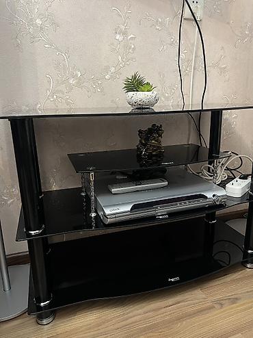 kunc ref: Şüşə TV stendi - Brend: Vogues (etiketlərdə görünür) - Rəng: Parlaq — 3