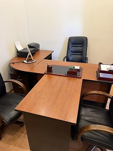 Ofis dəst mebeli: Ofis mebel dəsti Tərkibi: - Direktor masası – geniş iş səthi, yan və — 7