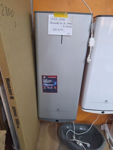 Унитазы: Водонагреватель Ariston Velis 100 с плоским корпусом и двумя