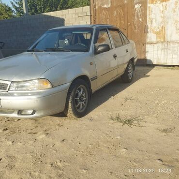 фары для нексии: Классический седан Daewoo Nexia серебристого цвета. Модель оснащена