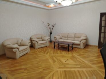 Uzunmüddətli kirayə mənzillər: Şəhərin mərkəzində 3otaqlı mənzil icarəyə verilir.İşığı suyu — 3