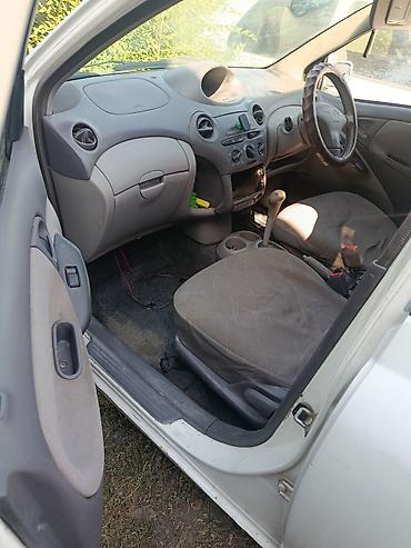 Транспорт: Toyota Platz: 2003 г., 1.3 л, Автомат, Седан — 4