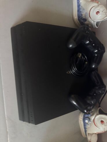PS4 (Sony Playstation 4): Ps4 Pro 1Tb Yaddaş Əla Vəziyyətdədir 7 Aydı Almışam Karopkasını