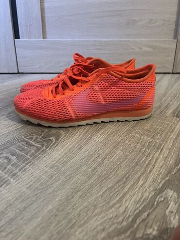 Кроссовки и спортивная обувь: Nike, 40, цвет - Оранжевый, Б/у