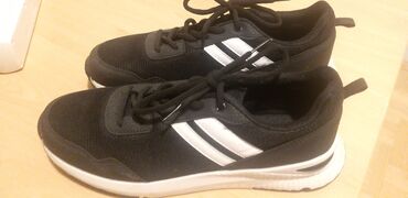 Sneakers & Athletic shoes: 42, color - Black