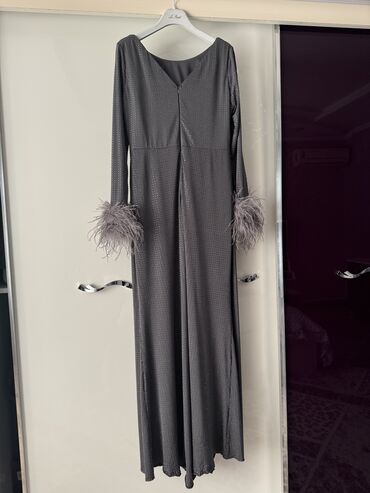 Вечерние платья: Вечерние платья — 16