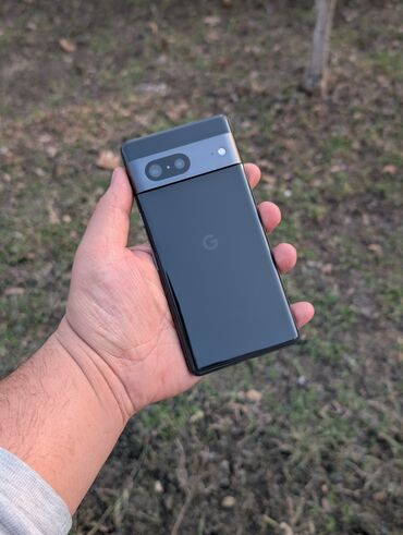 телефон маленький: Google Pixel 7, Б/у, 128 ГБ, цвет - Черный, 1 SIM, eSIM