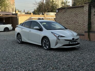 купить фронтальный погрузчик бу: Toyota Prius: 2017 г., 1.8 л, Вариатор, Гибрид, Седан