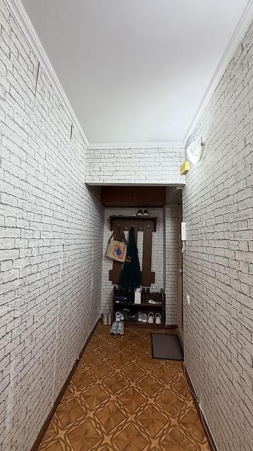 70: 1 комната, 32 м², 6 мкр 104 серия, 3 этаж, Требуется ремонт — 9