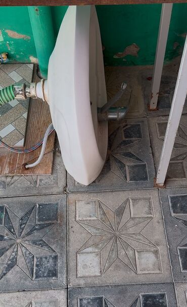 Mətbəx kranları: Altlığı ile bir yerde satilir heç bir problemi yoxdu