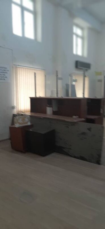 Ofislər: Nərimanov metrosuna yaxın 9 mərtəbəli binanın 1-ci mərtəbəsində — 3