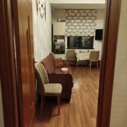 Uzunmüddətli kirayə mənzillər: 2 otaqlı tam əşyalı Kirayə ev verilir.Ev Qara Qarayev tərəfdədir.2 ci — 14