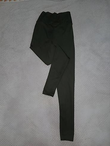 crocs 40: Helanke visokog struka u tamnozelenoj/maslinastoj boji. Model je uz — 1