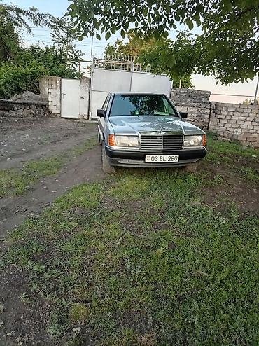 фургоны категории б: Mercedes-Benz 190E (W201) sedan - Kuzov: 4 qapılı sedan, gümüşü rəng — 4