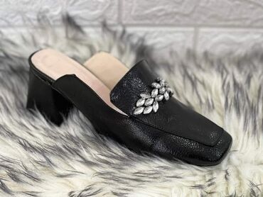 Papuče: 2200din
.
36-40 — 3