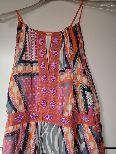 lakovane sandale: Duga letnja haljina na tanke bretele, živopisnog boho/etno printa — 4