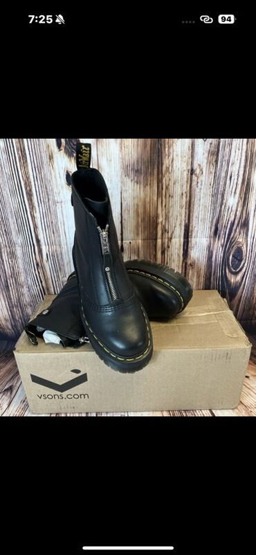 обувь для охоты: Сапоги, 38, Dr.Martens, Новый, цвет - Черный, Бесплатная доставка
