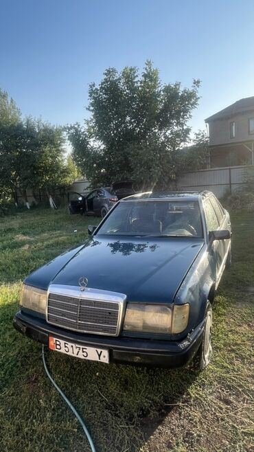 лупарик мерс 210: Представлен седан Mercedes-Benz E-Class W124 в темно-синем цвете