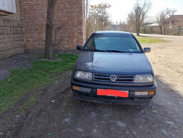 Volkswagen: Volkswagen Vento: 1993 г., 1.8 л, Механика, Бензин, Седан