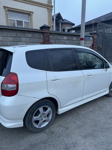 колф 3: Honda Fit: 2003 г., 1.3 л, Автомат, Бензин