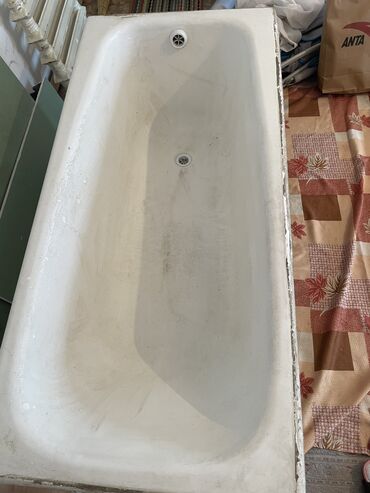 ёмкость для воды: Ванна Төрт бурчтук, Материалы: Чоюн, Өлчөмү: 150 x 70 см