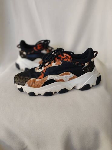 Women's Sneakers and athletic shoes: 38 — 15