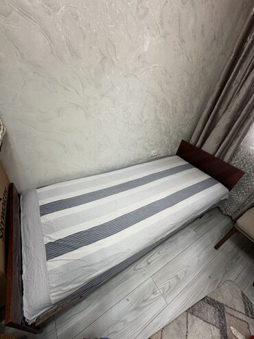 односпальная кровати: Односпальная кровать, Б/у, С матрасом, длина - 200 см
