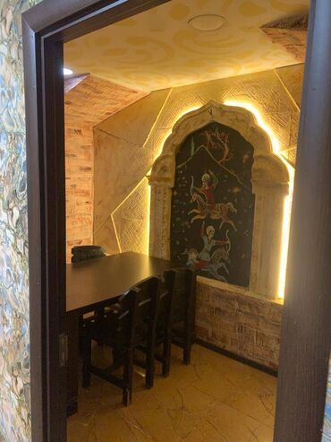 Restoran, kafelər: Nəsimi rayonu,Azadliqla Inqilab kucesinin kesişmesinde yerlesen,9 — 10