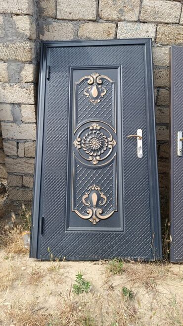 Giriş qapıları: Mənzil üçün Yeni Giriş qapısı Zamok ilə, Zəmanətli, Ödənişli quraşdırma, Ödənişli çatdırılma, Rayonlara çatdırılma, Ünvandan götürmə — 23