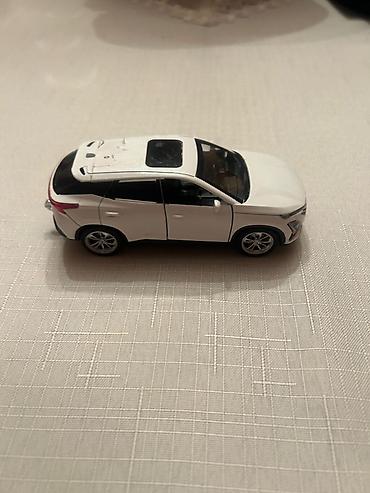 mini karavan satisi: Ağ rəngli metal oyuncaq SUV avtomobil maketi - Korpus: metal — 7