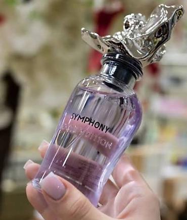 dior b30: 90000 сомдук парфюм 8500 100 мл - Флакон с сиреневой жидкостью и — 1