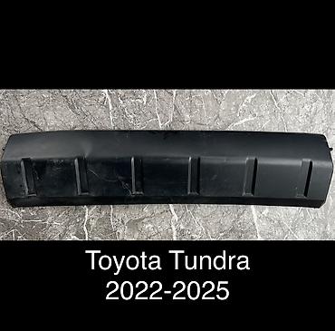 Бампер и комплектующие: Накладка на бампер Toyota, Б/у, Оригинал — 1